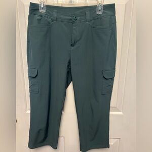 Eddie Bauer green cropped cargo pants size 6. Great shape!